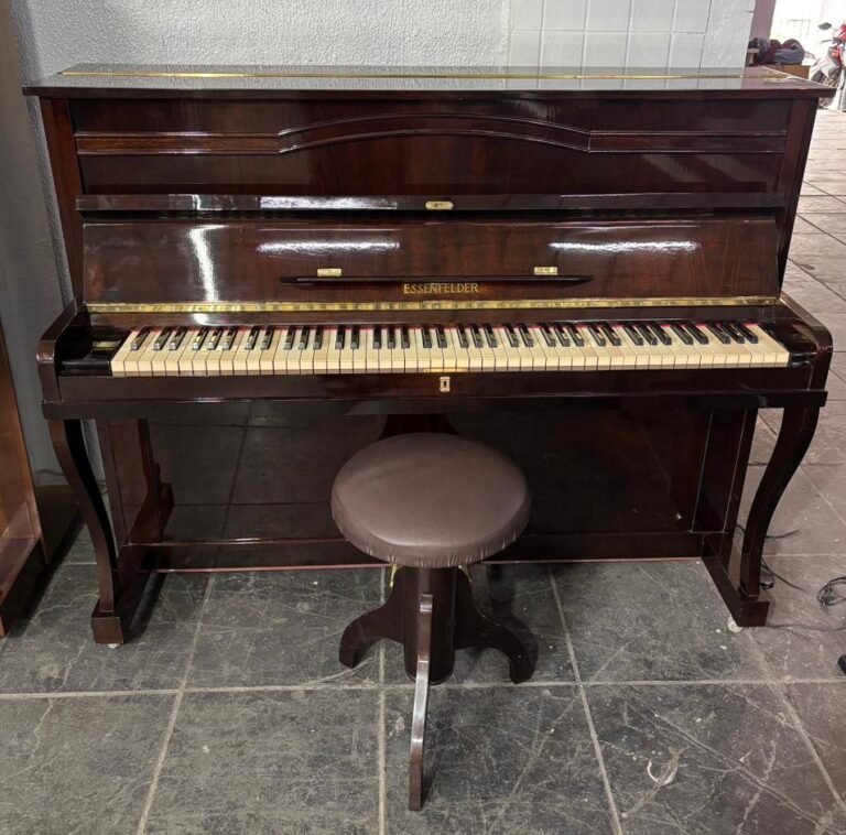 piano essenfelder marrom escuro